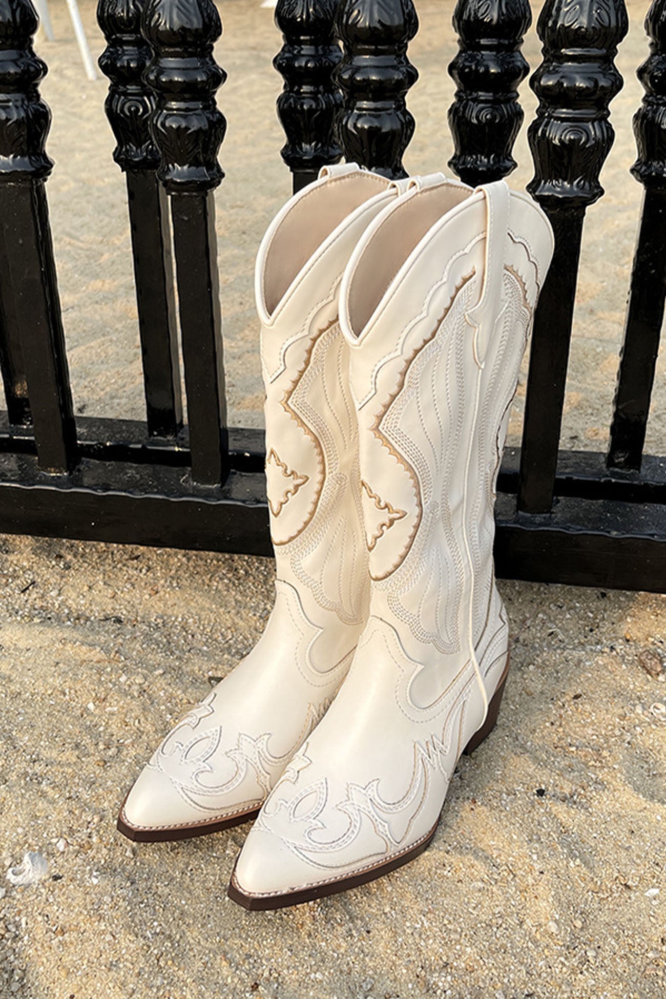 White Embroidery Pointed Western Cowboy Boots