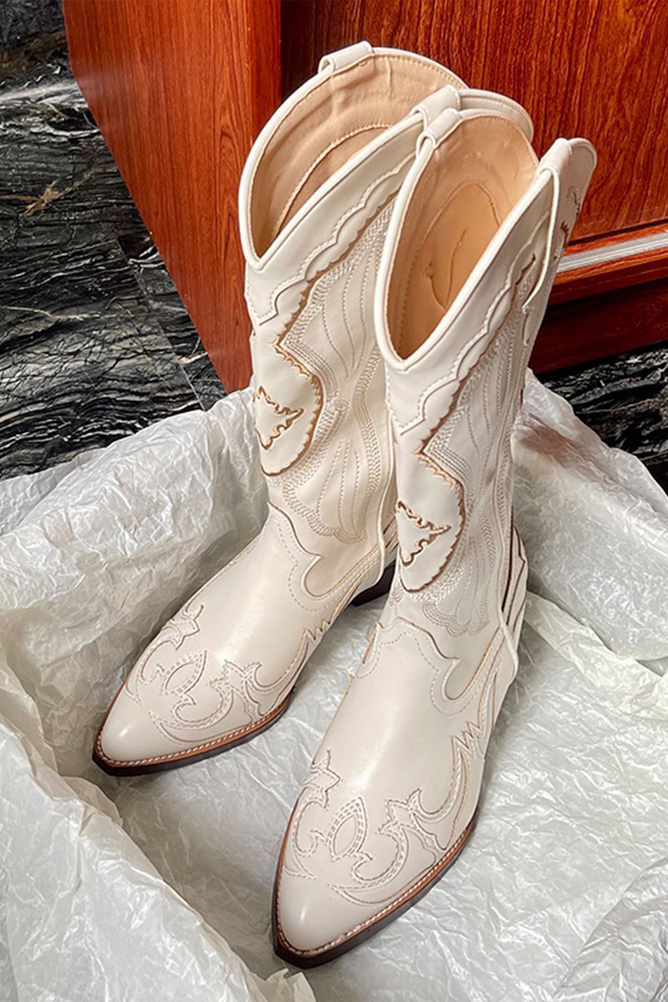 White Embroidery Pointed Western Cowboy Boots