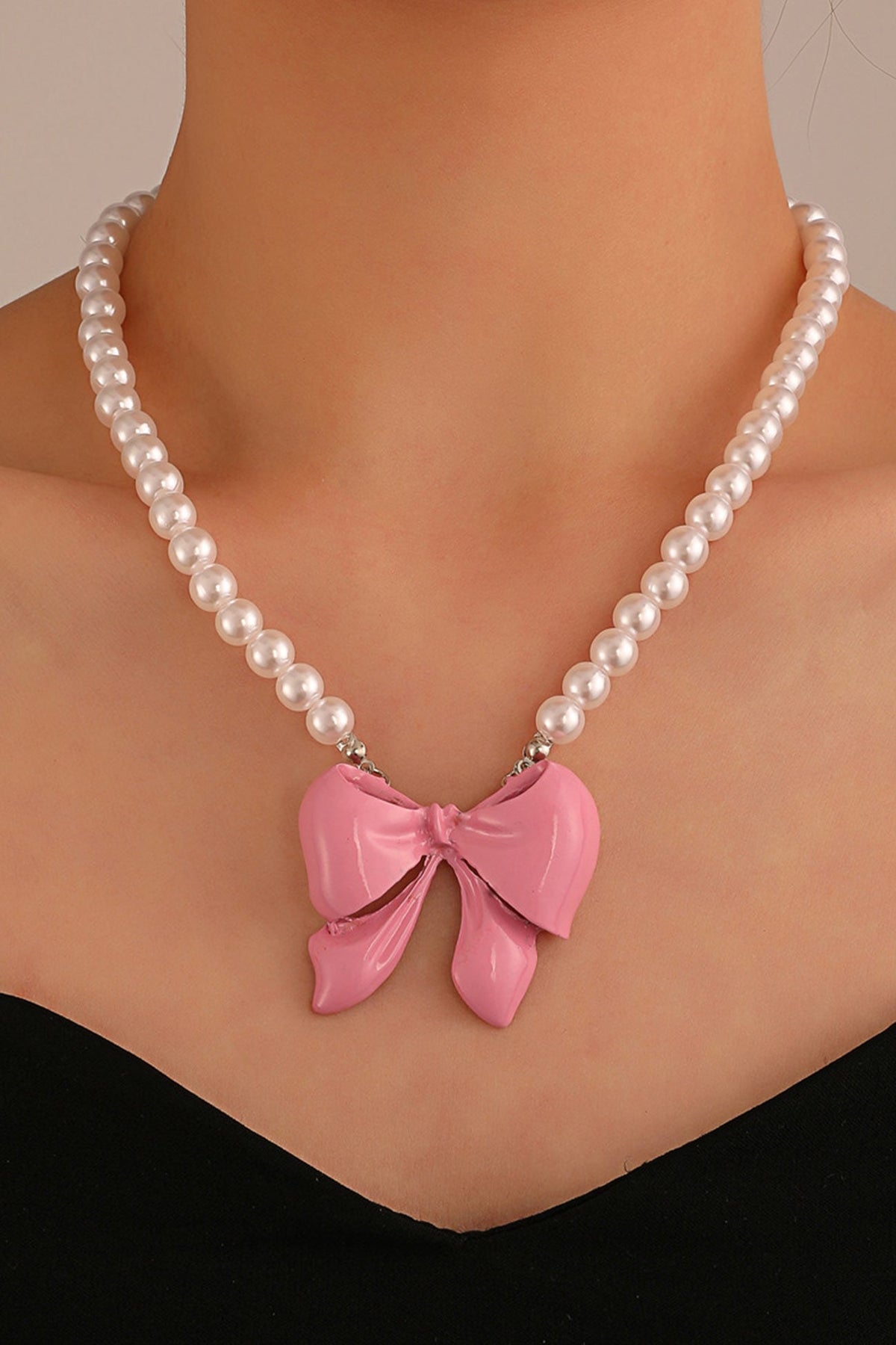 Pearl Bow-tie Pendant Necklaces