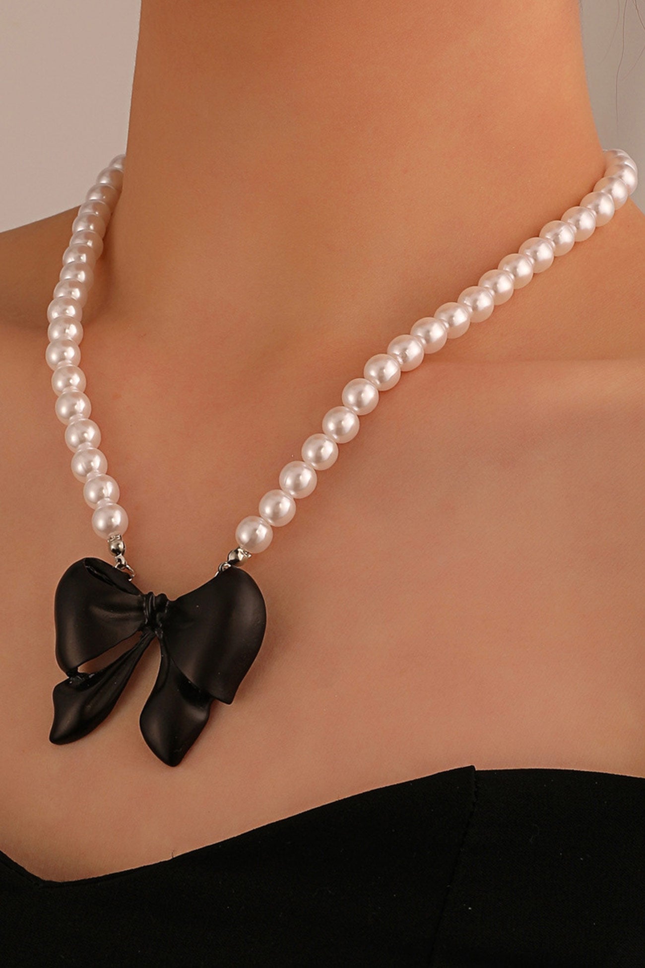 Pearl Bow-tie Pendant Necklaces